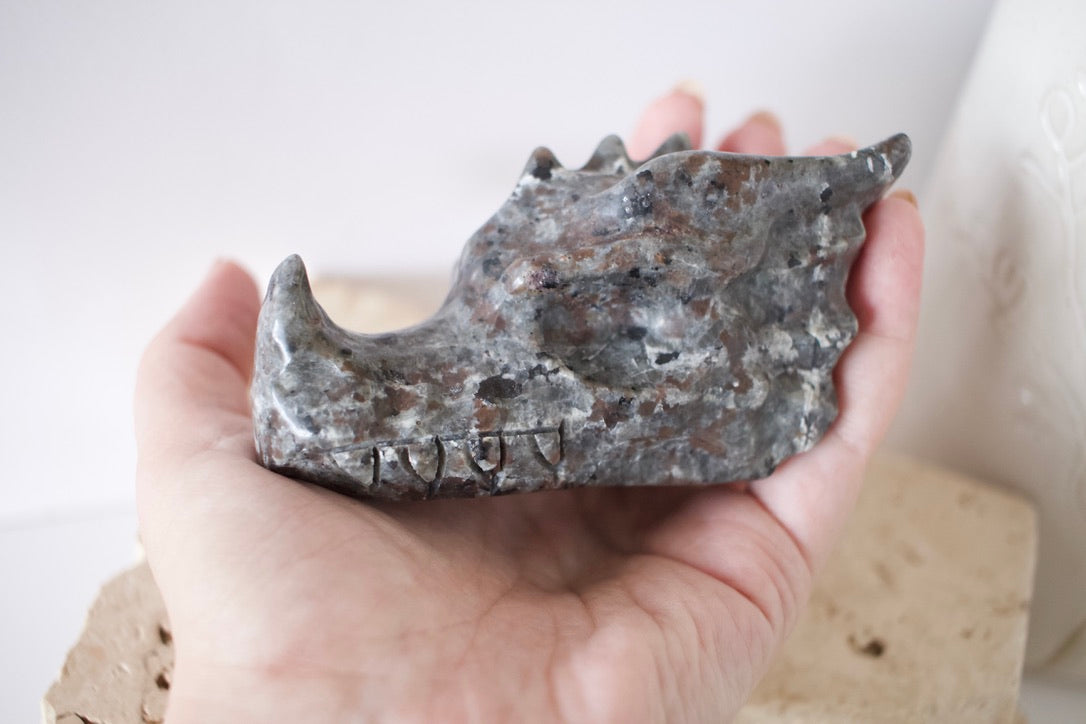 Yooperlite Dragon Skull UV Reactive 9.5cm