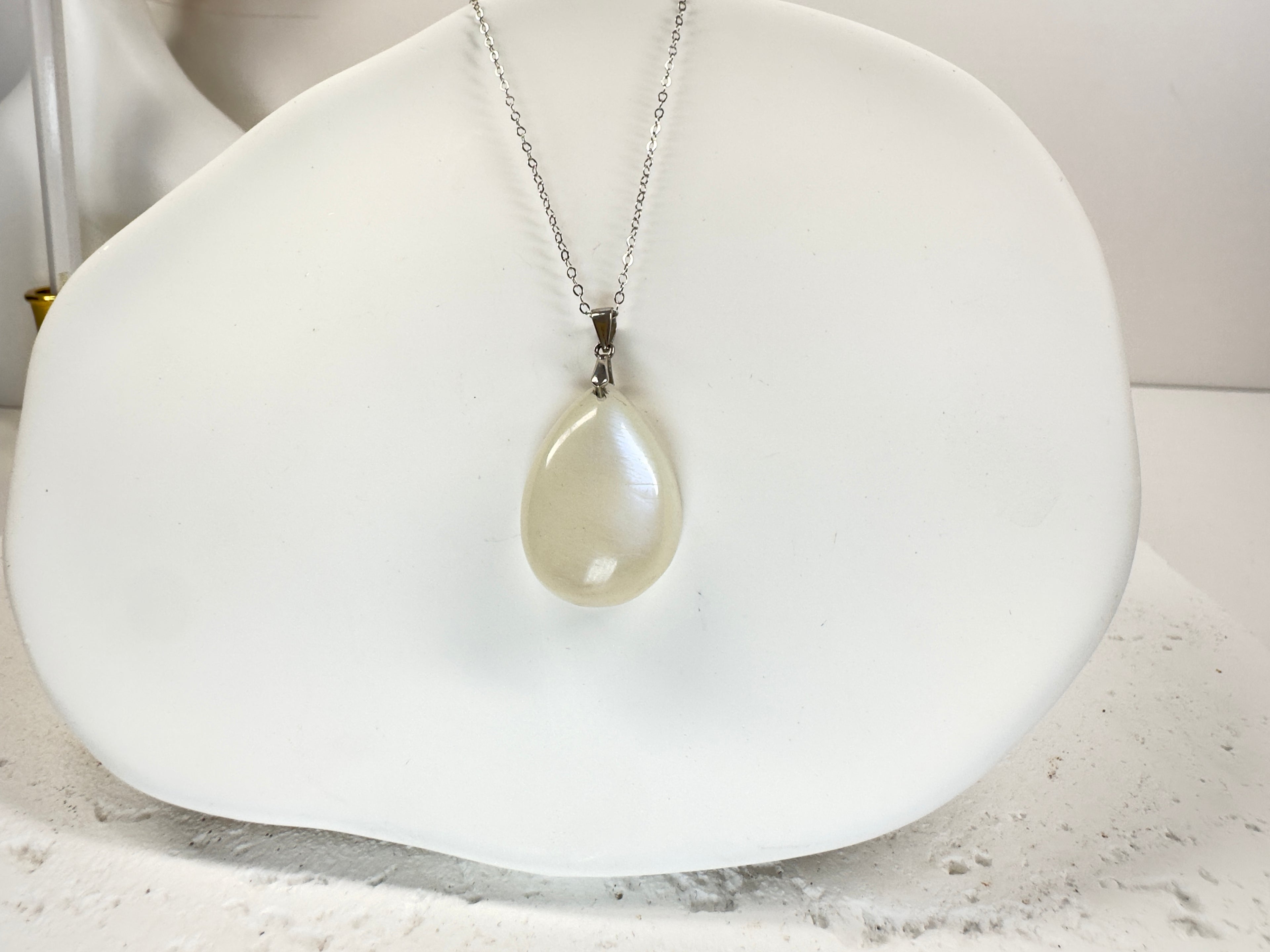Moonstone Pendant 2.4cm