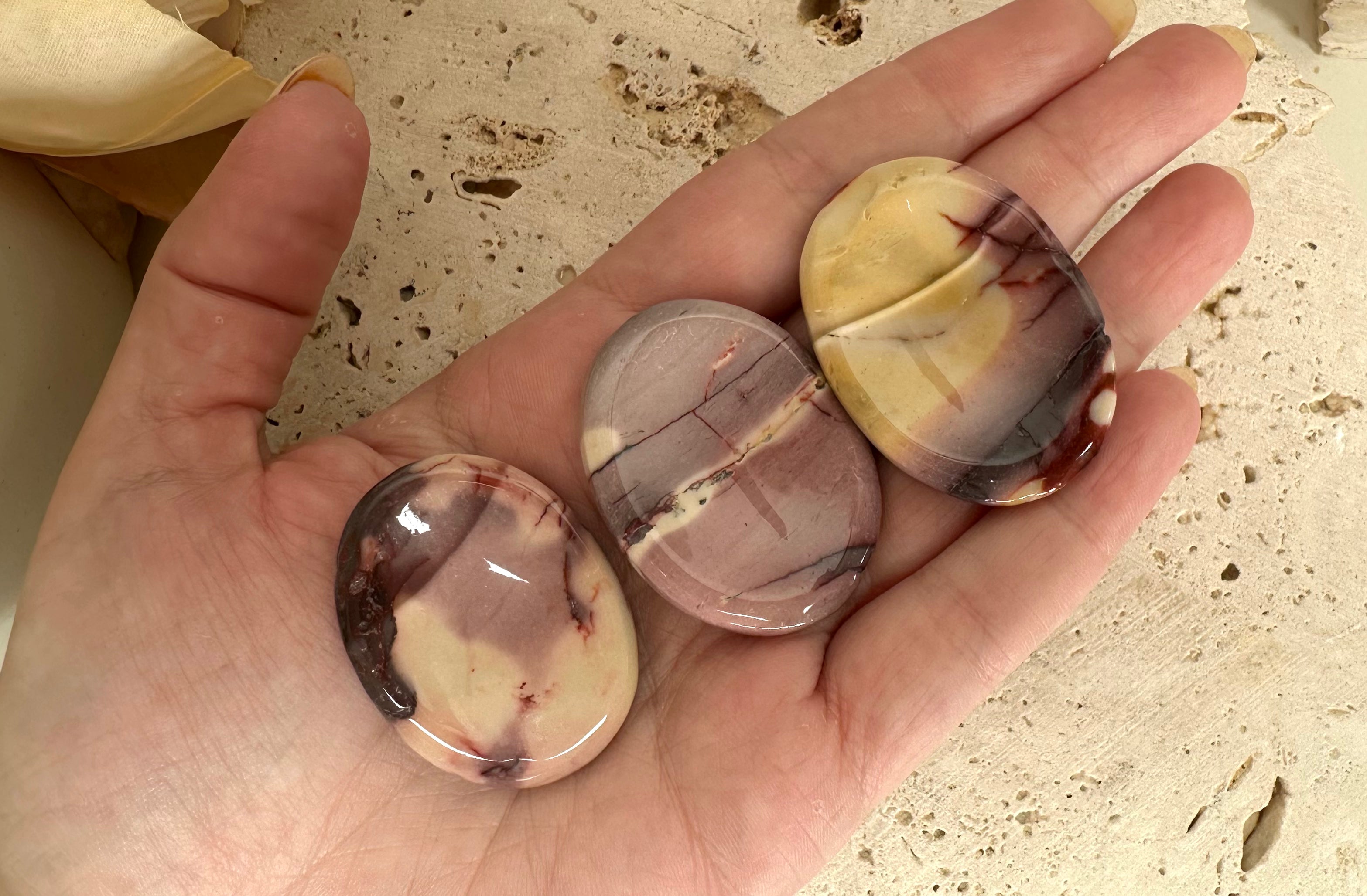 Mookaite Small (no) Worry Stone